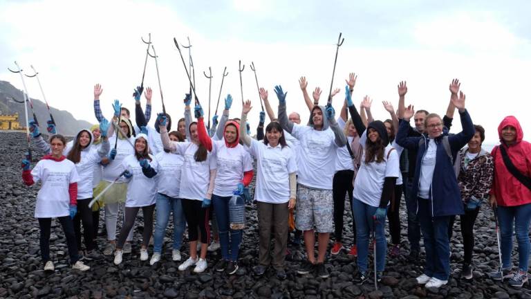 Drone ajuda a limpar praia Avenida do Mar em Portugal